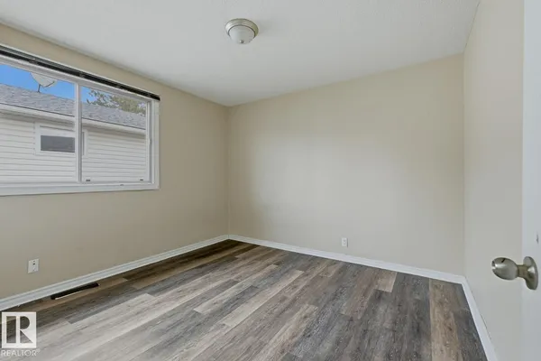 9712 162 ST NW photo 3