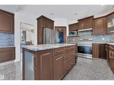 10915 175 AV NW photo 15