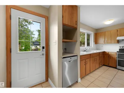 4139 122 ST NW photo 11