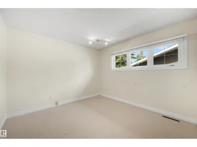 4139 122 ST NW photo 13