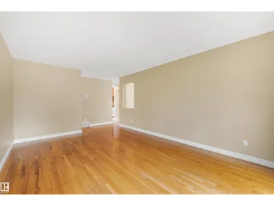 4139 122 ST NW photo 4
