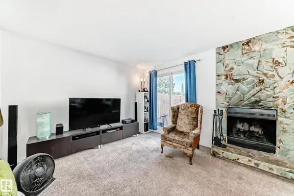 18611 66 AV NW photo 2