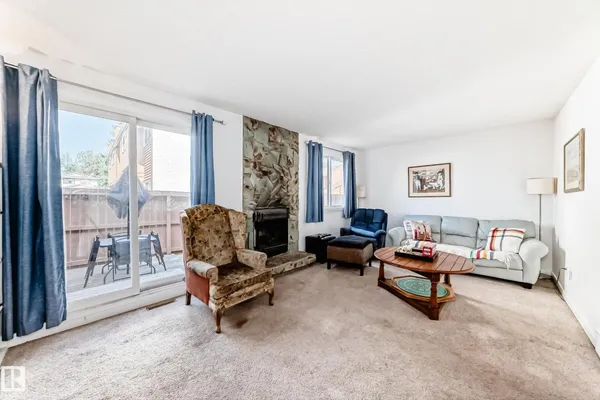 18611 66 AV NW photo 3