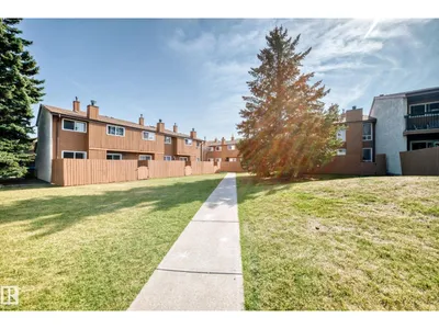 18611 66 AV NW photo 46