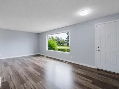 11420 46 AV NW photo 5