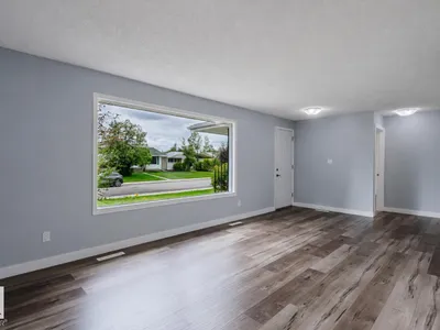 11420 46 AV NW photo 4