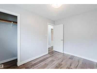 11420 46 AV NW photo 16