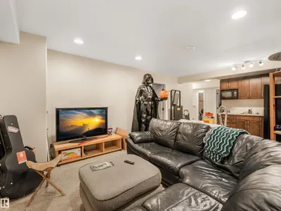10230 148 ST NW photo 36
