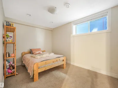 10230 148 ST NW photo 38