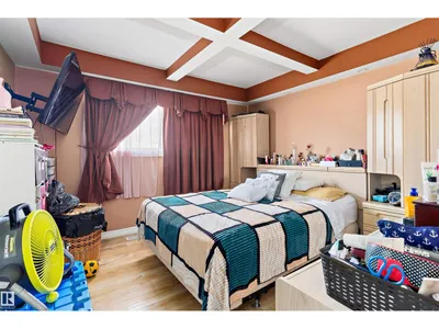 5815 136 AV NW photo 12