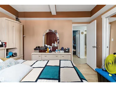 5815 136 AV NW photo 13