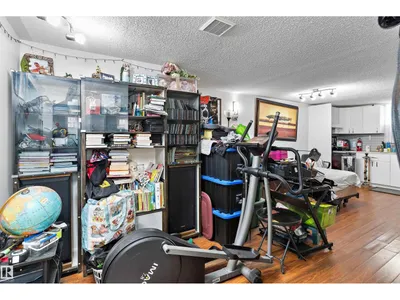 5815 136 AV NW photo 22
