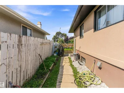 5815 136 AV NW photo 31