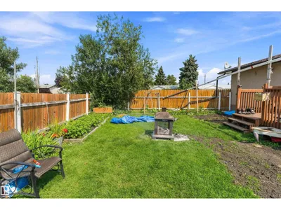 5815 136 AV NW photo 39