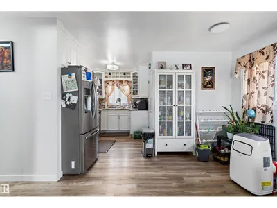 5815 136 AV NW photo 6