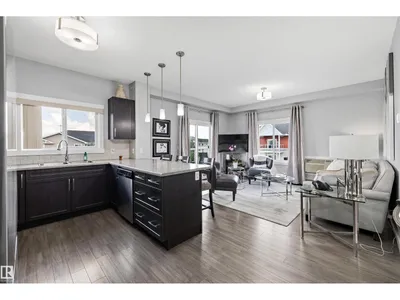 #402 2229 44 AV NW photo 15