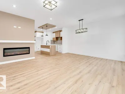 182 Pacific Drive photo 5