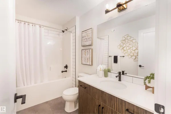 2152 1 AV SW photo 3