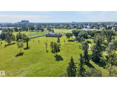 18247 93 AV NW photo 9