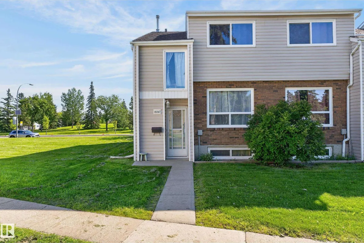 18247 93 AV NW exterior