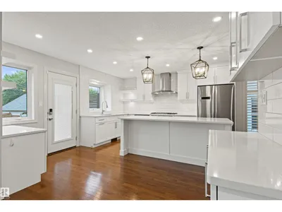 10626 125 ST NW photo 17