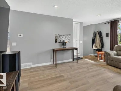 4624 36 AV NW photo 6