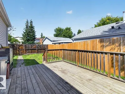 4624 36 AV NW photo 33