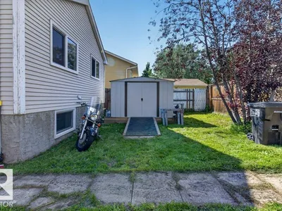 4624 36 AV NW photo 40