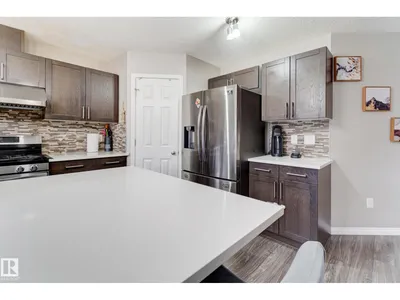 6706 24 AV SW photo 18