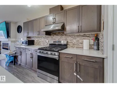 6706 24 AV SW photo 20