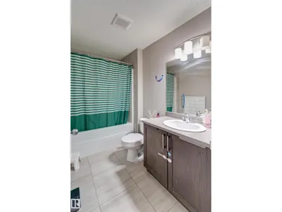 6706 24 AV SW photo 37
