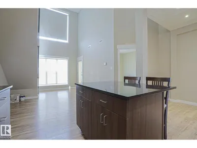 #607 10518 113 ST NW NW photo 15