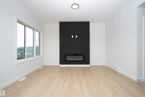 6255 29 AV SW photo 3
