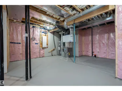6255 29 AV SW photo 30