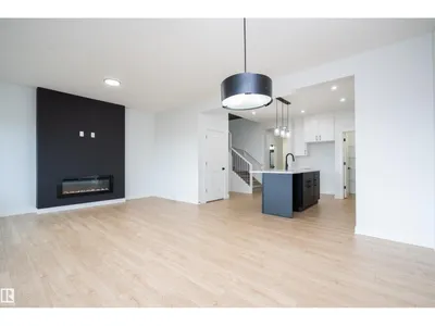 6255 29 AV SW photo 4