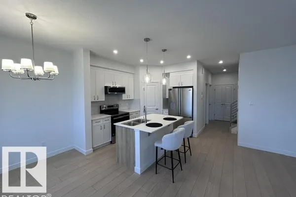 20936 16 AV NW photo 3