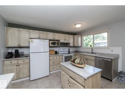 3608 44 ST photo 9