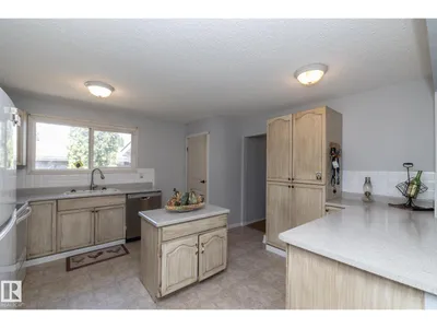 3608 44 ST photo 10