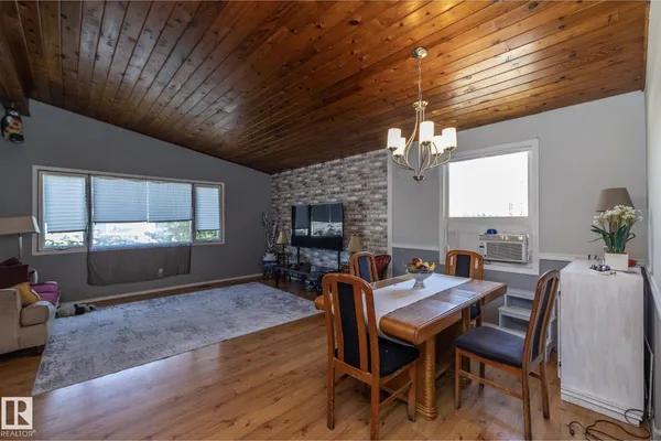 3608 44 ST photo 3