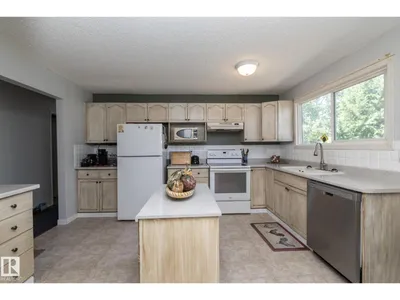 3608 44 ST photo 36