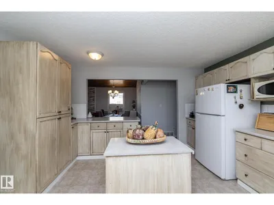 3608 44 ST photo 11