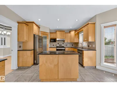 7111 169 AV NW photo 9