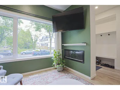 12020 125 ST NW photo 5