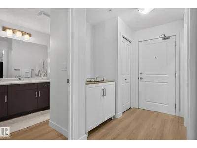 #203 5521 7 AV SW photo 12