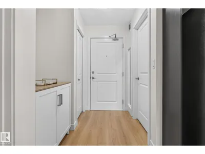 #203 5521 7 AV SW photo 20