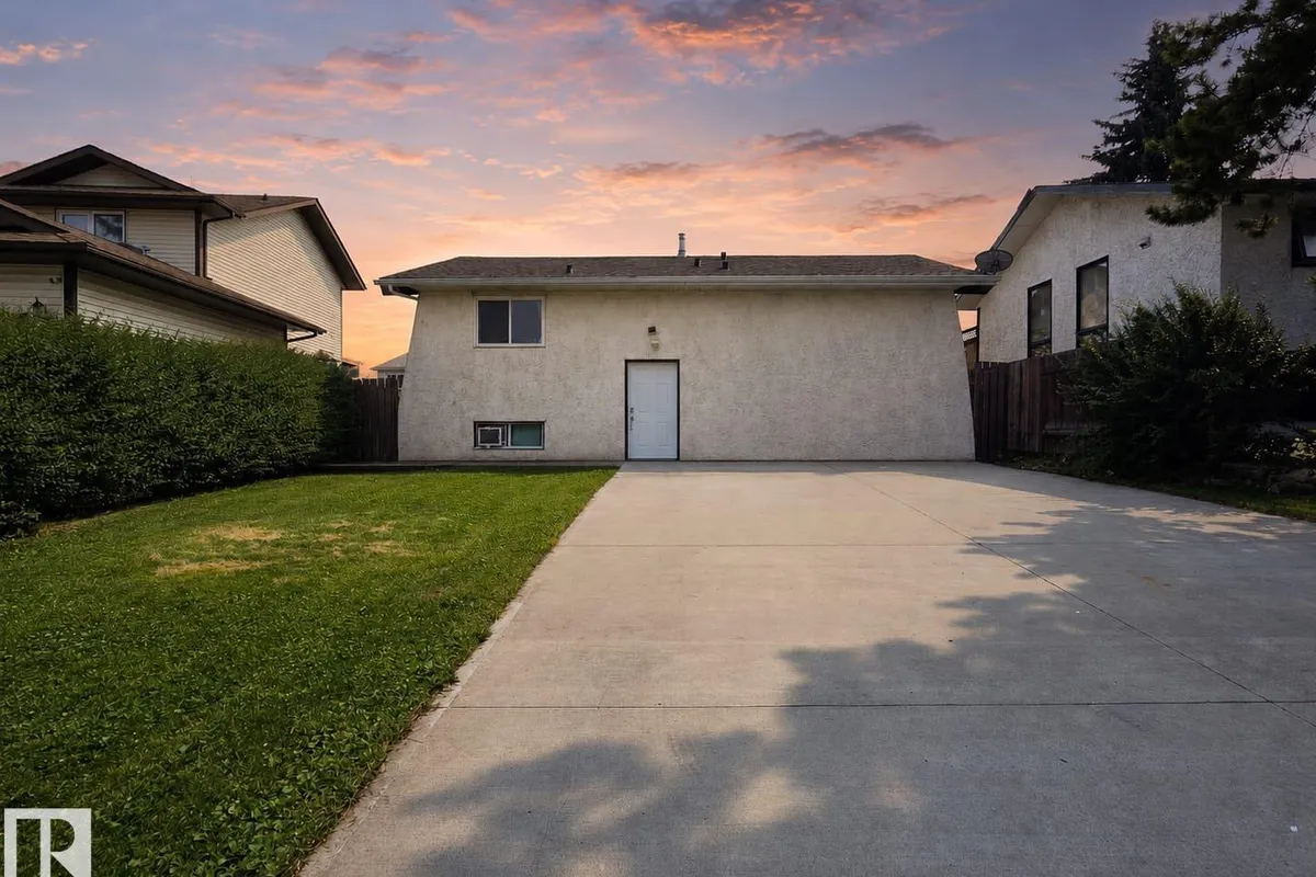 3511 28 AV NW exterior