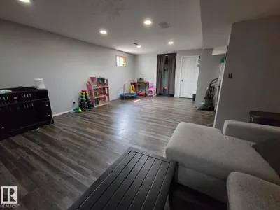 3511 28 AV NW photo 27