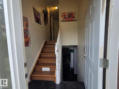 3511 28 AV NW photo 4