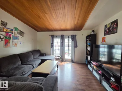 3511 28 AV NW photo 8