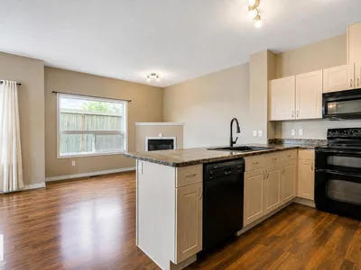 #59 3010 33 AV NW photo 6